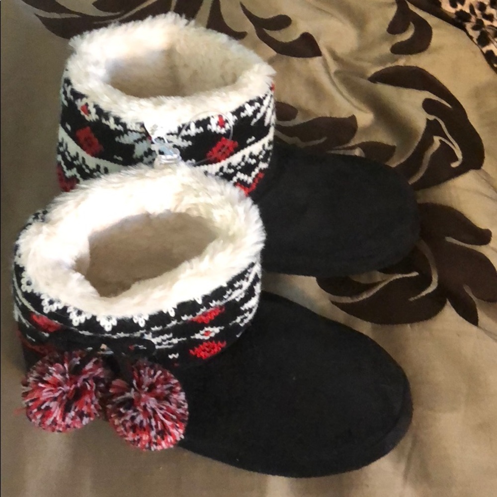Slippers with Pom pond